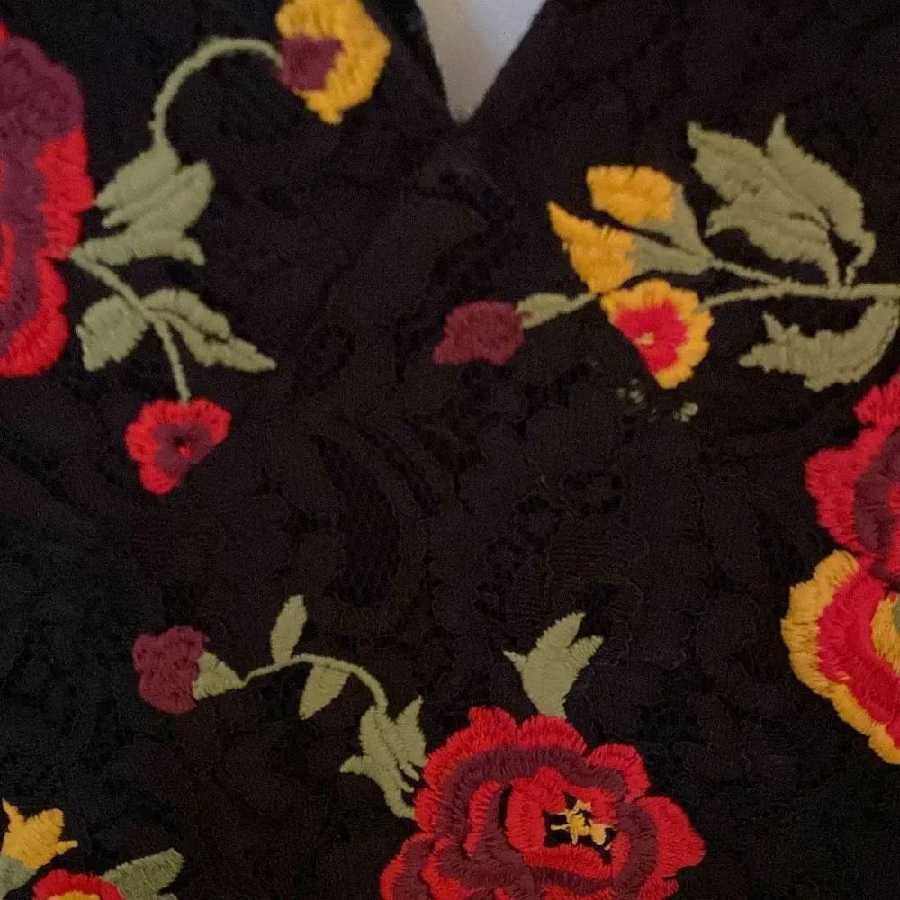 Alexa Admor Black Floral Lace Top, Size Small. - Picture 6 of 15